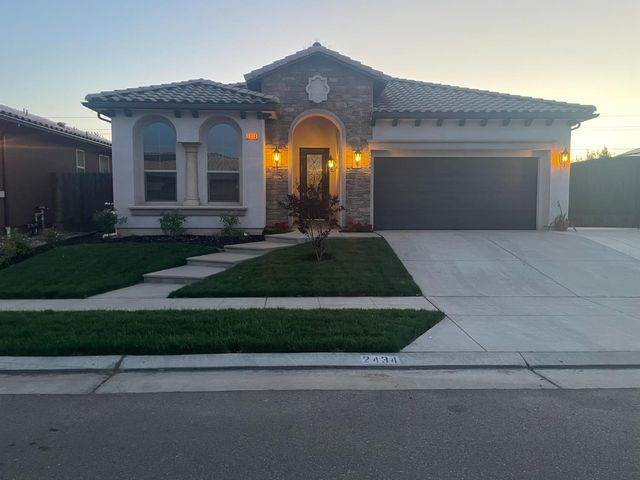 2434 S Claremont Avenue, Fresno, CA 93727