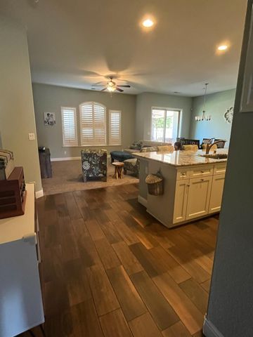 2434 S Claremont Avenue, Fresno, CA 93727