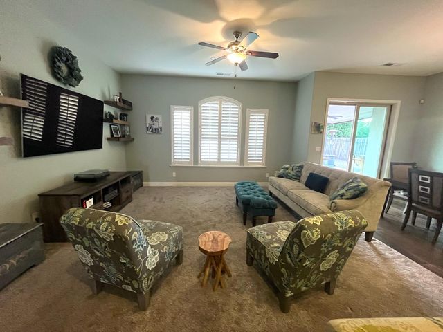 2434 S Claremont Avenue, Fresno, CA 93727