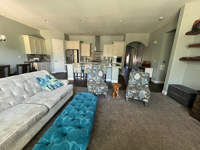 2434 S Claremont Avenue, Fresno, CA 93727