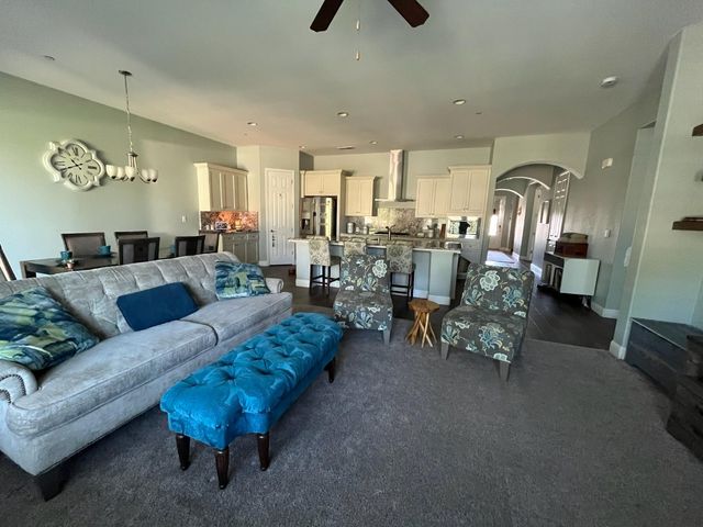 2434 S Claremont Avenue, Fresno, CA 93727