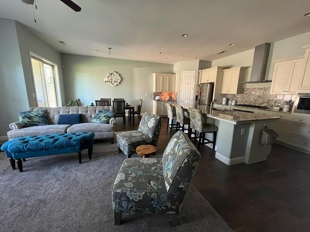 2434 S Claremont Avenue, Fresno, CA 93727