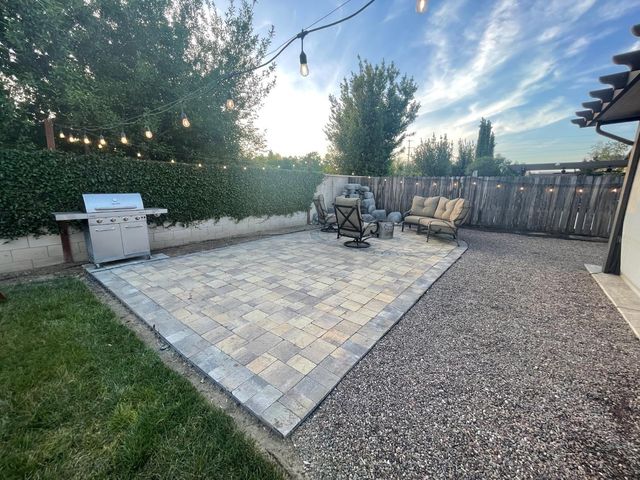 2434 S Claremont Avenue, Fresno, CA 93727
