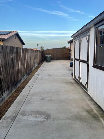 2434 S Claremont Avenue, Fresno, CA 93727