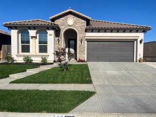 2434 S Claremont Avenue, Fresno, CA 93727