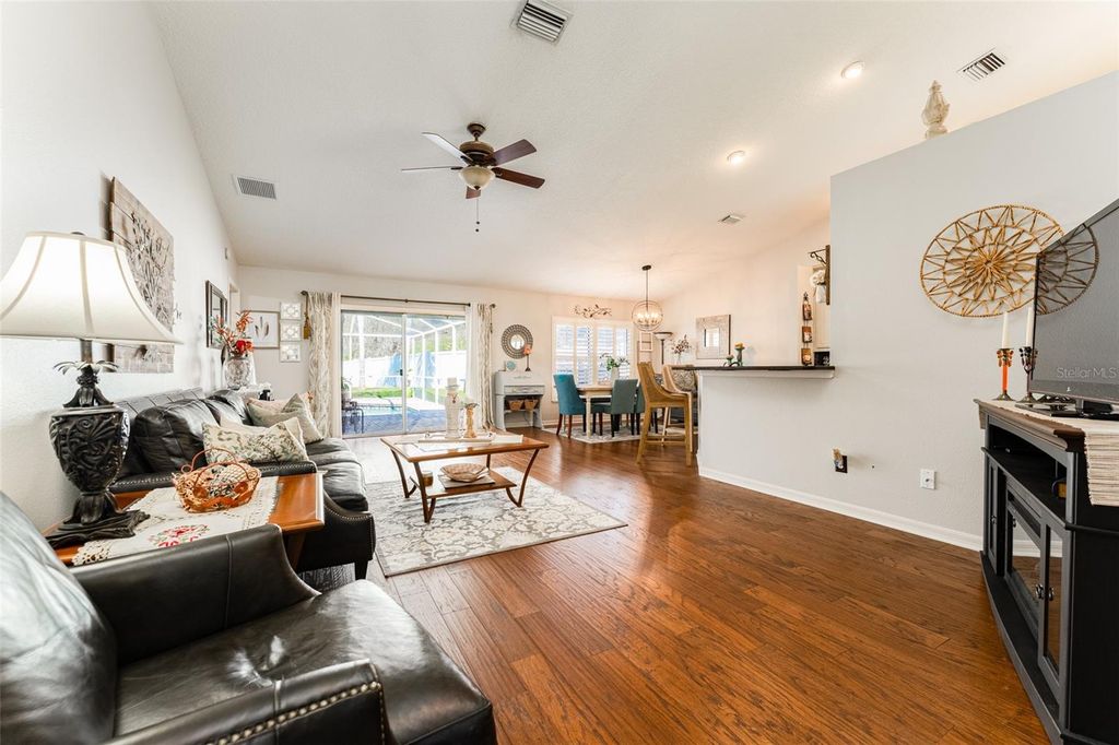 Image 12 of property listing at 4511 GULFWINDS DRIVE, Lutz, FL 33558