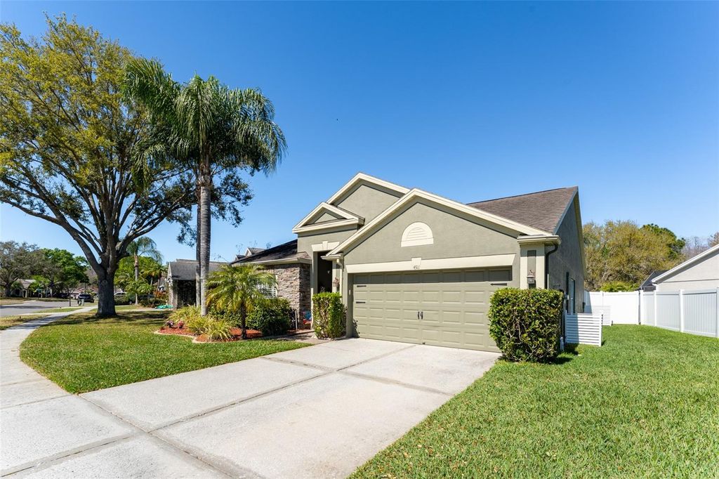 Image 33 of property listing at 4511 GULFWINDS DRIVE, Lutz, FL 33558