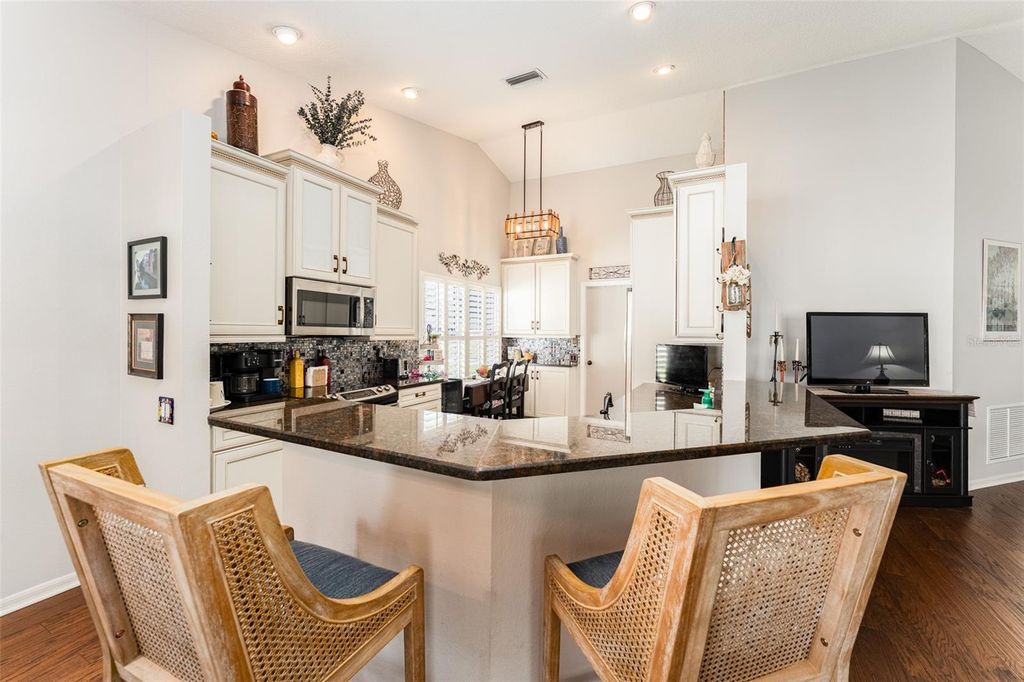 Image 8 of property listing at 4511 GULFWINDS DRIVE, Lutz, FL 33558