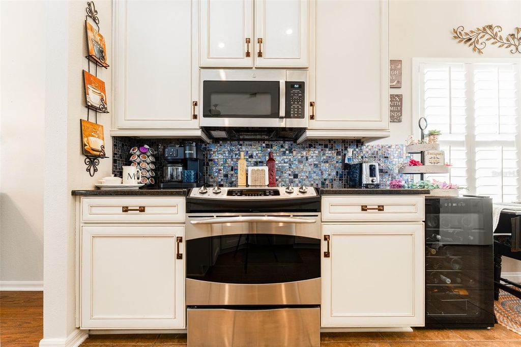 Image 9 of property listing at 4511 GULFWINDS DRIVE, Lutz, FL 33558