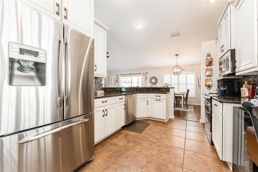 Image 10 of property listing at 4511 GULFWINDS DRIVE, Lutz, FL 33558