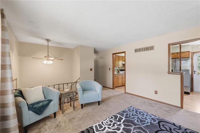 1922 S Leslie Drive, Independence, MO 64055