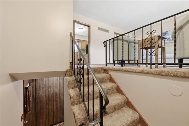 1922 S Leslie Drive, Independence, MO 64055
