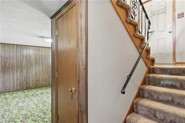 1922 S Leslie Drive, Independence, MO 64055