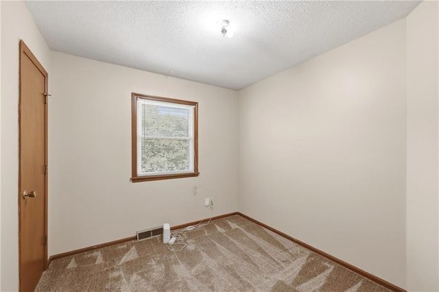 1922 S Leslie Drive, Independence, MO 64055
