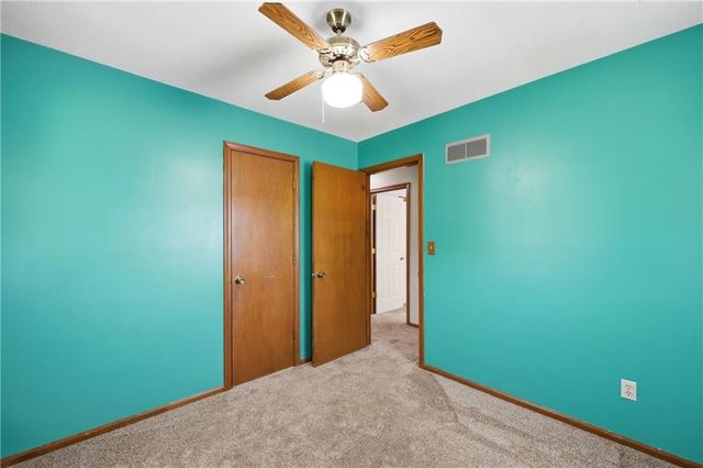 1922 S Leslie Drive, Independence, MO 64055