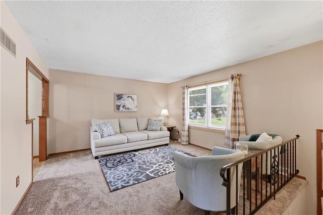 1922 S Leslie Drive, Independence, MO 64055
