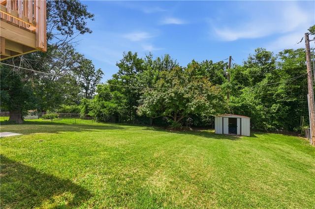 1922 S Leslie Drive, Independence, MO 64055