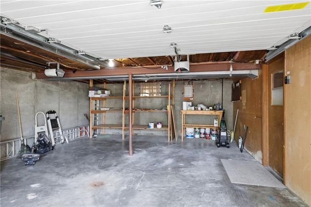 1922 S Leslie Drive, Independence, MO 64055