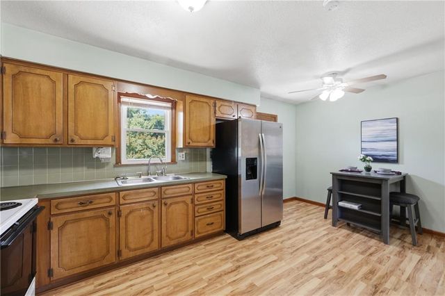 1922 S Leslie Drive, Independence, MO 64055