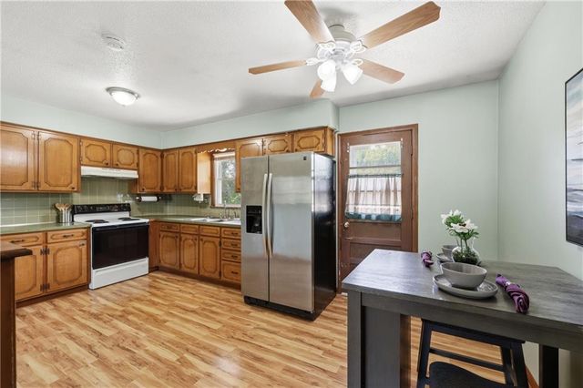 1922 S Leslie Drive, Independence, MO 64055