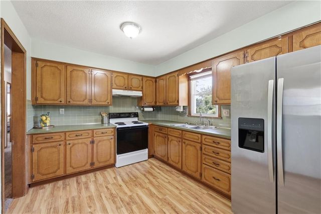 1922 S Leslie Drive, Independence, MO 64055