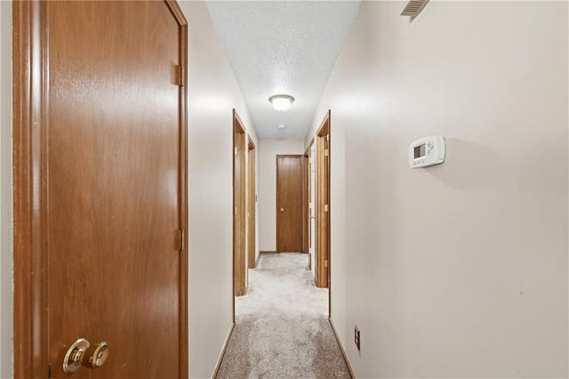 1922 S Leslie Drive, Independence, MO 64055