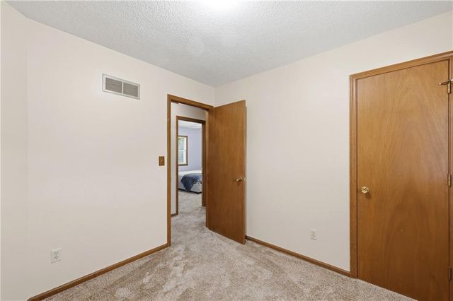1922 S Leslie Drive, Independence, MO 64055