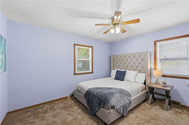 1922 S Leslie Drive, Independence, MO 64055