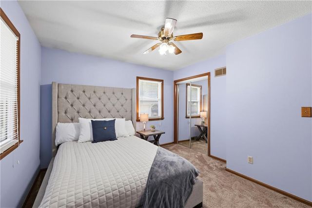 1922 S Leslie Drive, Independence, MO 64055