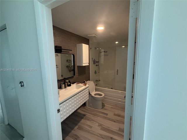 690 SW 1st Ct 2124, Miami, FL 33130