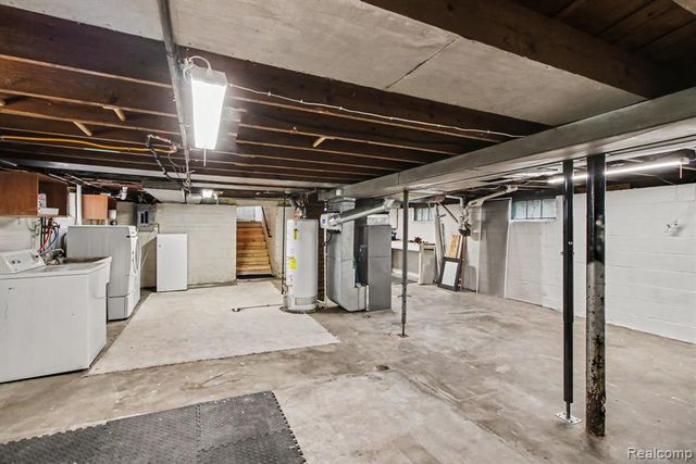 2036 Cecil Drive, Troy, MI 48083