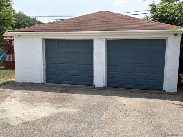 2036 Cecil Drive, Troy, MI 48083