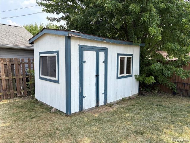 2036 Cecil Drive, Troy, MI 48083