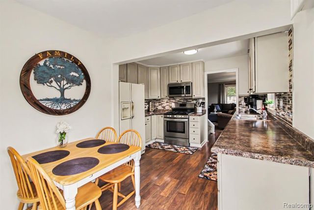 2036 Cecil Drive, Troy, MI 48083