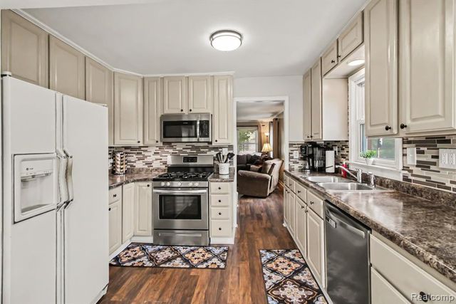 2036 Cecil Drive, Troy, MI 48083