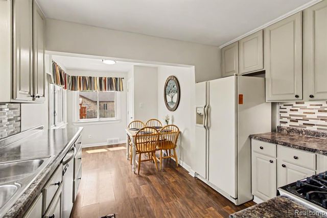 2036 Cecil Drive, Troy, MI 48083