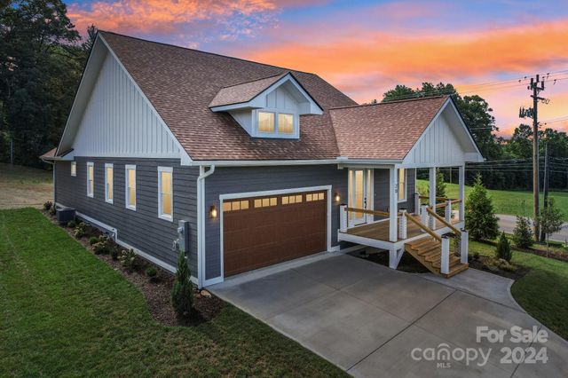 20 Maple Knoll Drive, Hendersonville, NC 28792