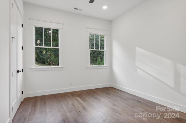 20 Maple Knoll Drive, Hendersonville, NC 28792