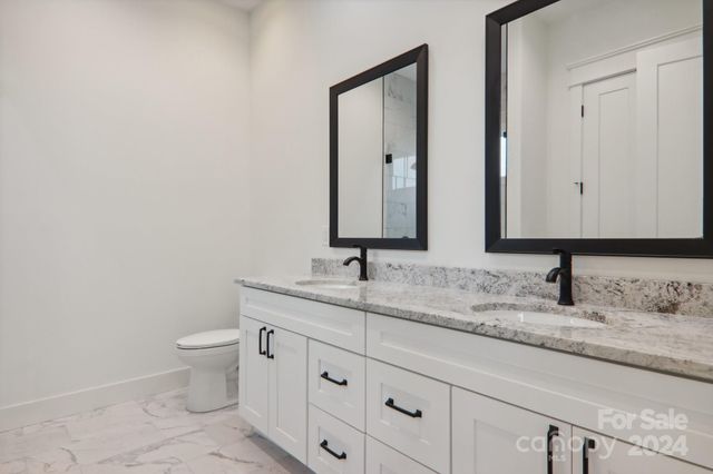 20 Maple Knoll Drive, Hendersonville, NC 28792