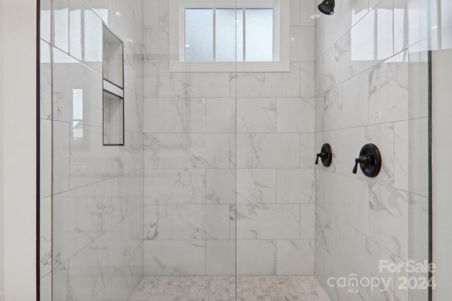 20 Maple Knoll Drive, Hendersonville, NC 28792