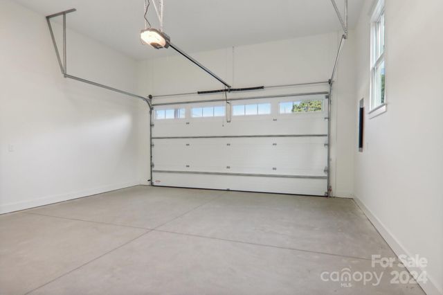 20 Maple Knoll Drive, Hendersonville, NC 28792