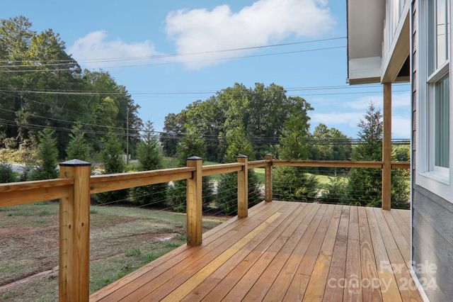 20 Maple Knoll Drive, Hendersonville, NC 28792