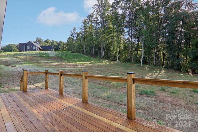 20 Maple Knoll Drive, Hendersonville, NC 28792