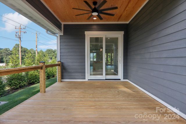 20 Maple Knoll Drive, Hendersonville, NC 28792