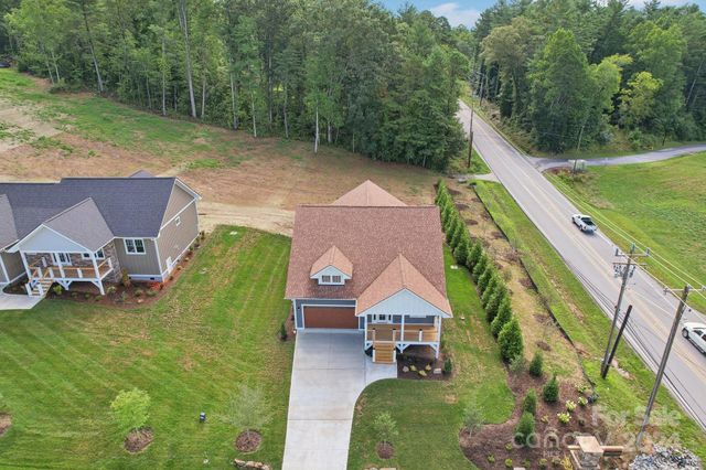 20 Maple Knoll Drive, Hendersonville, NC 28792