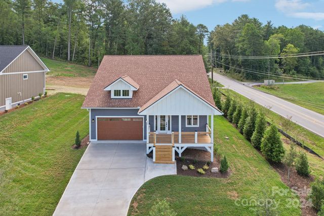 20 Maple Knoll Drive, Hendersonville, NC 28792