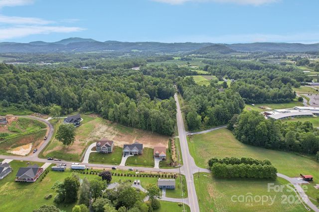 20 Maple Knoll Drive, Hendersonville, NC 28792