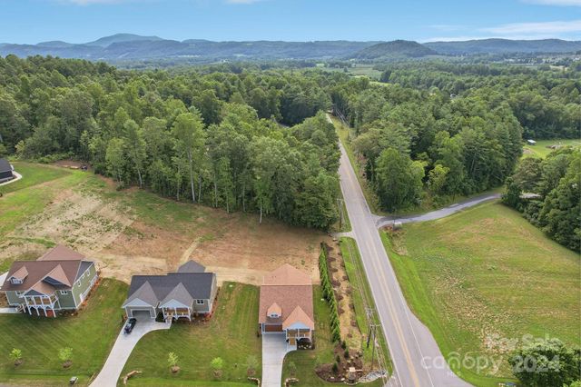 20 Maple Knoll Drive, Hendersonville, NC 28792