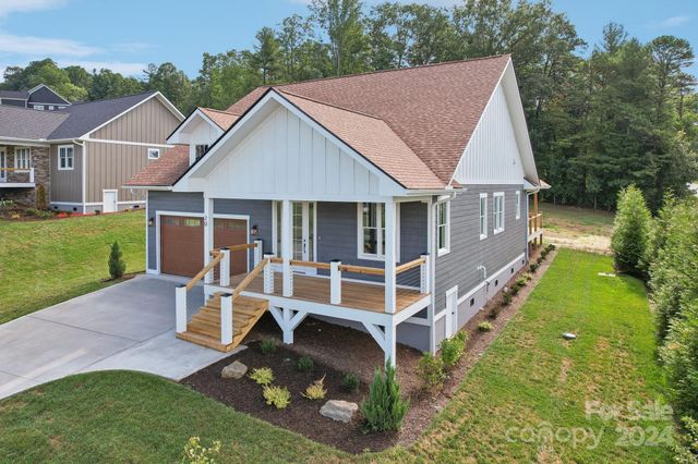 20 Maple Knoll Drive, Hendersonville, NC 28792