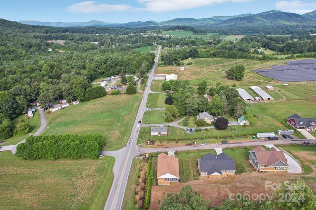 20 Maple Knoll Drive, Hendersonville, NC 28792